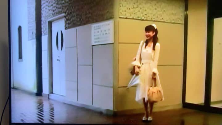 愛純もえりのインスタグラム：「今日で退団してちょうど10年が経ちました‼️ 早いなぁ。。。(*´ー｀*) . . 大劇場の千秋楽の日は土砂降りの中ファンの方々がガードして下さいました☔️本当にありがとうございました😭😭😭 . インスタライブでも話しましたが、当時、雨女で有名だった 桜乃彩音ちゃんだけのせいじゃない説が浮上して参りました😁 ここ最近の私の舞台は、初日だいたい雨‼️でございます☔️ 彩音ちゃんには10年越しの謝罪しておきます🙇‍♀️ . . TVや他のエンタメよりも「宝塚」にしか興味を持てなくて「笑っていいとも」も 「タモリさん」も知らなかった私が、15歳で入った宝塚の世界。 今でも世間知らずで恥ずかしい思いも沢山します💦 もっともっと視野を広げて吸収しておけばよかった。 なんて事も思うけど。 だから今でもなんでも勉強‼️✨ . . このような状況で、宝塚歌劇団の関係者の皆様がとても心配ですが、今はただ、567の終息を願うばかりです。 . . 沢山の経験と沢山の素晴らしい出会いをくれた宝塚歌劇団が 永遠に輝き続けますように🌸🌸🌸」