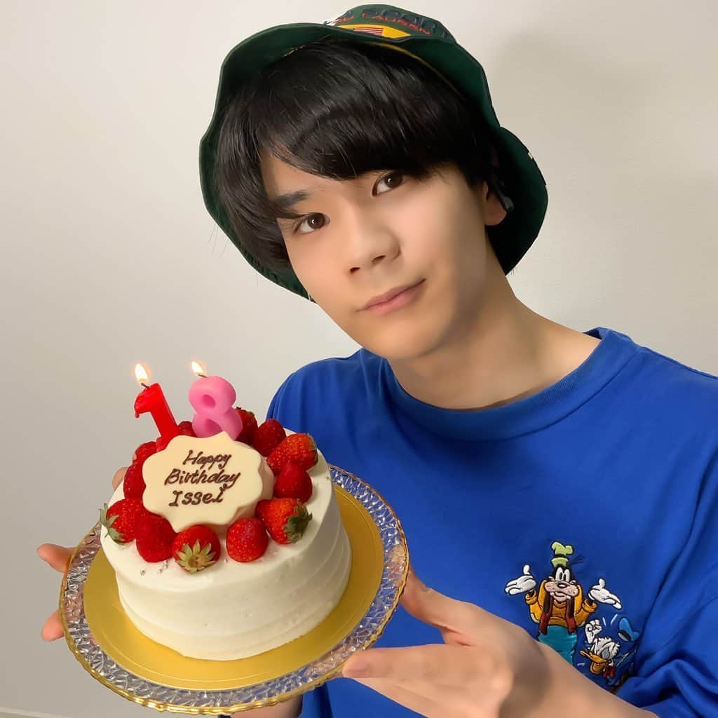 豆原一成さんのインスタグラム写真 - (豆原一成Instagram)「Happy birthday 豆ちゃん！  今日で18歳になりました！ 最高の1年になりますように🐶 • • 🇯🇵 DON'T FORGET TO FOLLOW 🤴🏻 UPDATE OF MAMEHARA ISSEI 🖇 ➖➖➖➖➖➖➖➖➖➖➖➖➖ #Mameharaissei #mameissei #mamehara #issei #豆原一成 #okayama #produce101japan #produce101jp  #produce101season2 #produce48 #producex101 #IOI #WANNAONE #IZONE #X1 #JO1 #protostar #japan #tokyo #instagood」5月30日 21時44分 - mameharaissei_jo1