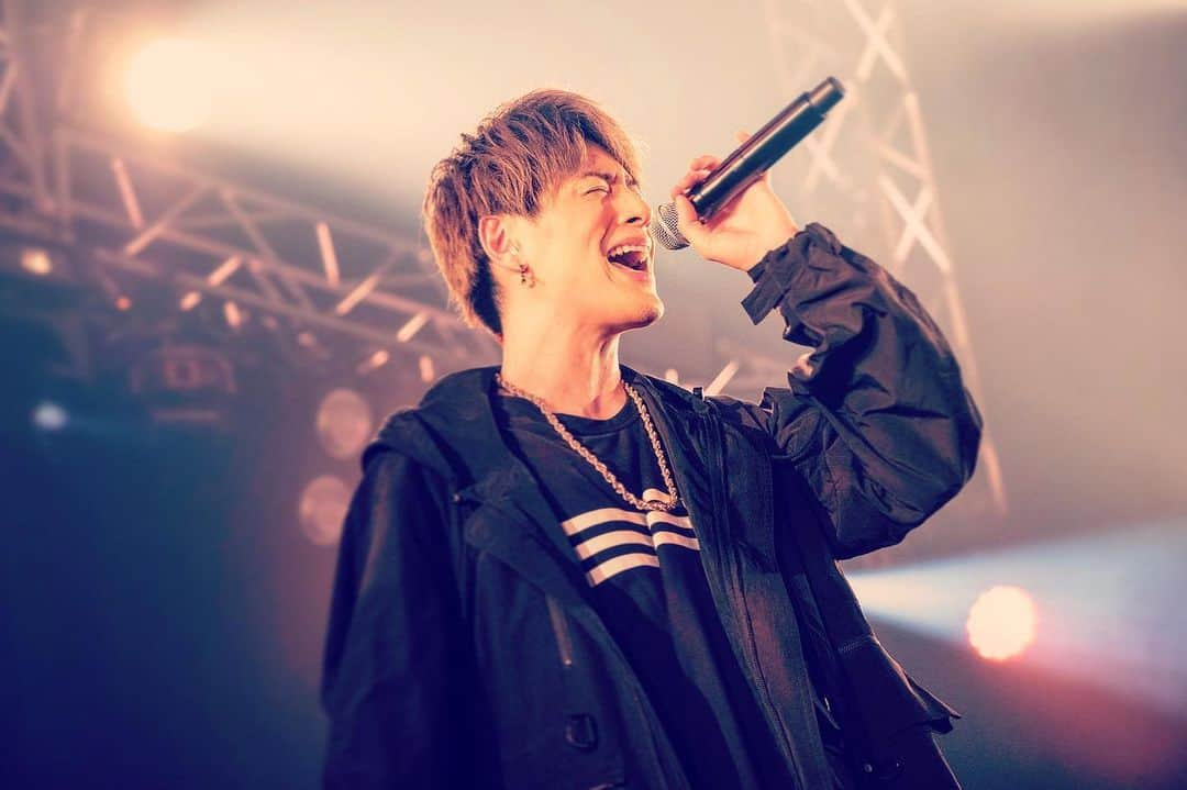 向山毅さんのインスタグラム写真 - (向山毅Instagram)「#180jack #LIVE #ALWAYS #TOUR #UNITE #SOLIDEMO #向山毅  #artist #vocalist #singer  #paformance #演唱會 #唱歌 #表演 #服裝  早くライブしたいなぁ〜🎤」5月30日 21時44分 - take_solidemo