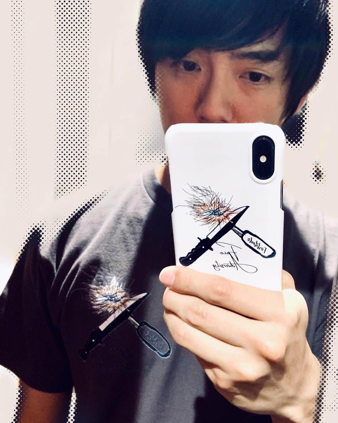 長田成哉のインスタグラム：「とりあえず大満足なので これをキャンプに着ていくのが当面の楽しみだね。 そりゃまぁ、 この色も作っとくよね。笑 #スマホケースも作ったんかい」
