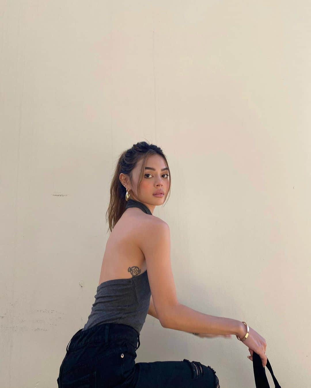 リリーマイマックのインスタグラム：「Winter’s coming @fashionnova my back is cold🥶 fashionnovapartner」