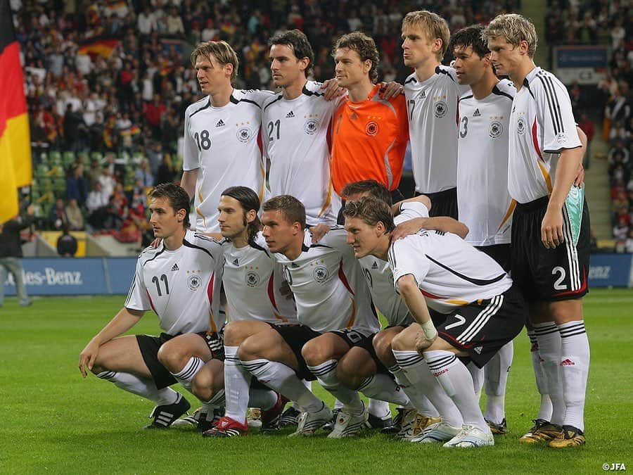 日本サッカー協会さんのインスタグラム写真 - (日本サッカー協会Instagram)「【#OnThisDay】2006.5.30🔙 ・ 国際親善試合 ドイツ代表 2-2 #日本代表 📍BayArena ⚽⚽#高原直泰 ・ 2006FIFAワールドカップドイツを目前に控え、2002年大会の準優勝、そして今大会開催国のドイツ代表と対戦。高原選手の2ゴールで終盤までリード、しかし #クローゼ #シュバインシュタイガー にゴールを許し2-2の引き分けに終わった。 ・ #川口能活 #宮本恒靖 #三都主アレサンドロ #中澤佑二 #坪井慶介 #加地亮　⇒39' #駒野友一 #福西崇史 #中田英寿 #中村俊輔 #柳沢敦　⇒80' #玉田圭司 #高原直泰　⇒78'#大黒将志 ・ 監督 #ジーコ ・ #jfa #daihyo #SAMURAIBLUE」5月30日 16時31分 - japanfootballassociation