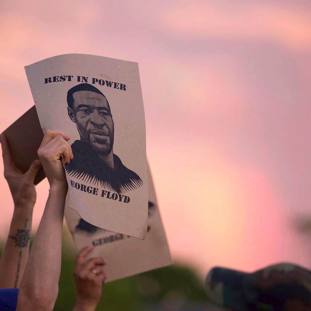 Showtekのインスタグラム：「Rest in power #georgefloyd ! To change things, to create and spread awareness, to teach the youth what is really important, the least we can do is show our support to the black community, send them love and listen to their hurt.  What happened to George Floyd can never ever be accepted or tolerated .  We should all protest again this brutal violence, not just the black community, we all need to stand with each other and support the minorities for a better and violence free future.  This needs to stop!  #restinpeace #restinpower #change」