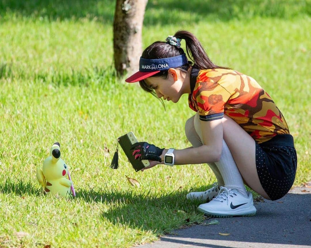 にゃんさんゴルフさんのインスタグラム写真 - (にゃんさんゴルフInstagram)「. . ピカチュウの撮影中を 撮られてたよ🤣わら @manacamera55_golf . . #太平洋#佐野#栃木ゴルフ#ポニーテール#ポニーテール女子 #佐野ヒルクレスト#マークアンドロナ#ナイキ  #ピカチュウ#スポプロ #スポーツ女子 #ゴルフ #撮影中#ポケモン #golfgirl #ladiesgolf#golfhotties#golfbabes#pikachu#pokémon #golflife #golfstagram #lovegolf  #golfer #instagolf #markandlona #골프 #모델 #한국#高尔夫球」5月30日 16時43分 - miiiii0228