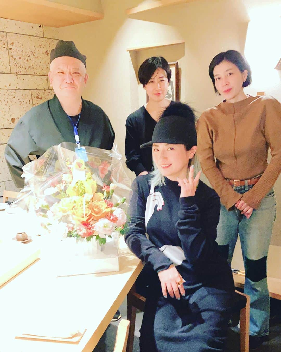 D[di:]さんのインスタグラム写真 - (D[di:]Instagram)「長年の友かつ盟友のスタイリストKUSSYから、泣けちゃう思い出セットが届いた😭﻿ ﻿ なんでも、我々が出会うきっかけだった撮影や、アラーキーとのシューティング、アエラ、おおひなたごうちゃんや辛酸なめ子先生との縁日撮影などなど…思えば、KUSSYに出動してもらった現場はいつも和やかで、かつ、い〜気分に盛り上げてくれて、大変な現場もあったけど、どれも楽しかったなあ〜﻿ かれこれ17-18年？あーいや、20年？﻿ もう、わかんない﻿ ﻿ そんな、思い出、普通に見返すとこっぱずかしいから、コラージュ作品にして纏めてくれたんだとか❣️﻿ ﻿ うわーん😭懐かしい〜﻿ そして、やっぱ、こっぱずかしい笑笑﻿ ﻿ さらに、ピエロBOXには🤡、D[di:]三銃士といわれる、ただひたすら、メンバーの誕生月に集まって、美味しいご飯を食す会(おそらく、7年近く続いた)のLINEアルバムに入ってる写真をプリントしてまとめてくれた！﻿ ﻿ むちゃくちゃ手間かけた、こんな壮大なラブレター💌﻿ 嬉しすぎる…愛しか感じない﻿ ﻿ 5→ここからは、iPhoneに入っていた写真﻿ ﻿ KUSSYからのメモリアル見てたら、﻿ ちょっぴり、東京シックなてきたよ﻿ ﻿ 私の東京で1番すきなお寿司屋さん﻿ 東銀座の銀九郎﻿ 騒ぎでスティホームるまえの三月に伺ったときのやつ﻿ ﻿ スーパー丁寧なお寿司までの道程、お造り、煮魚、全てがスペシャルなストーリーで繰り広げられる﻿ ﻿ 8.平貝の磯辺焼き風が食べたすぎる﻿ 10.この美しいアミアミ細工のコハダ🥰﻿ しかも、全然手元見ないで、これ作っちゃうんだから！﻿ ﻿ 銀ちゃん、札幌遊びに来るって言ってたけど、ほんとにうちきて握ってくんないかな〜😂﻿ ﻿ #とか思ってたら6末に東京出張はいりそう﻿ #東京メモリアル﻿ #荒木経惟﻿ #おおひなたごう　﻿ #辛酸なめ子﻿ #東銀座﻿ #銀九郎﻿ #動画で後ろで微かに聞こえるイビキは旦那ちゃん」5月30日 16時58分 - deeth