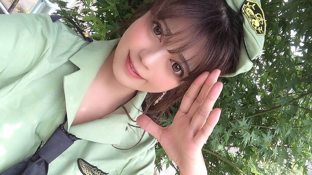 友利愛美さんのインスタグラム写真 - (友利愛美Instagram)「今日も元気に活動中！  福山市セルフフォトスタジオ  ジェムストーム！！ 再オープンまであとわずか！！ 楽しみです！みんなの笑顔溢れる憩いの場になりますようにー！  気負わず撮影楽しんでやりましょー❤️ ちなみに、6日に私の撮影会と題したオープニングイベントもやります( ´ u ` )  素敵なところなので是非！  こちらからお申込み▼ https://www.gemstorm.net/event/  #笑う門には福来る！ #広島撮影会 #自撮り #selfie」5月30日 17時26分 - aimitomori