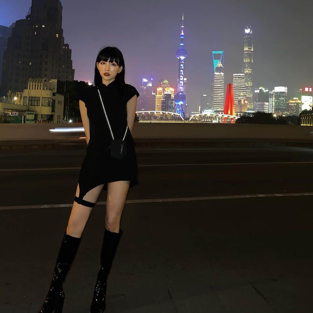 チン・インヒのインスタグラム：「🖤🌃」