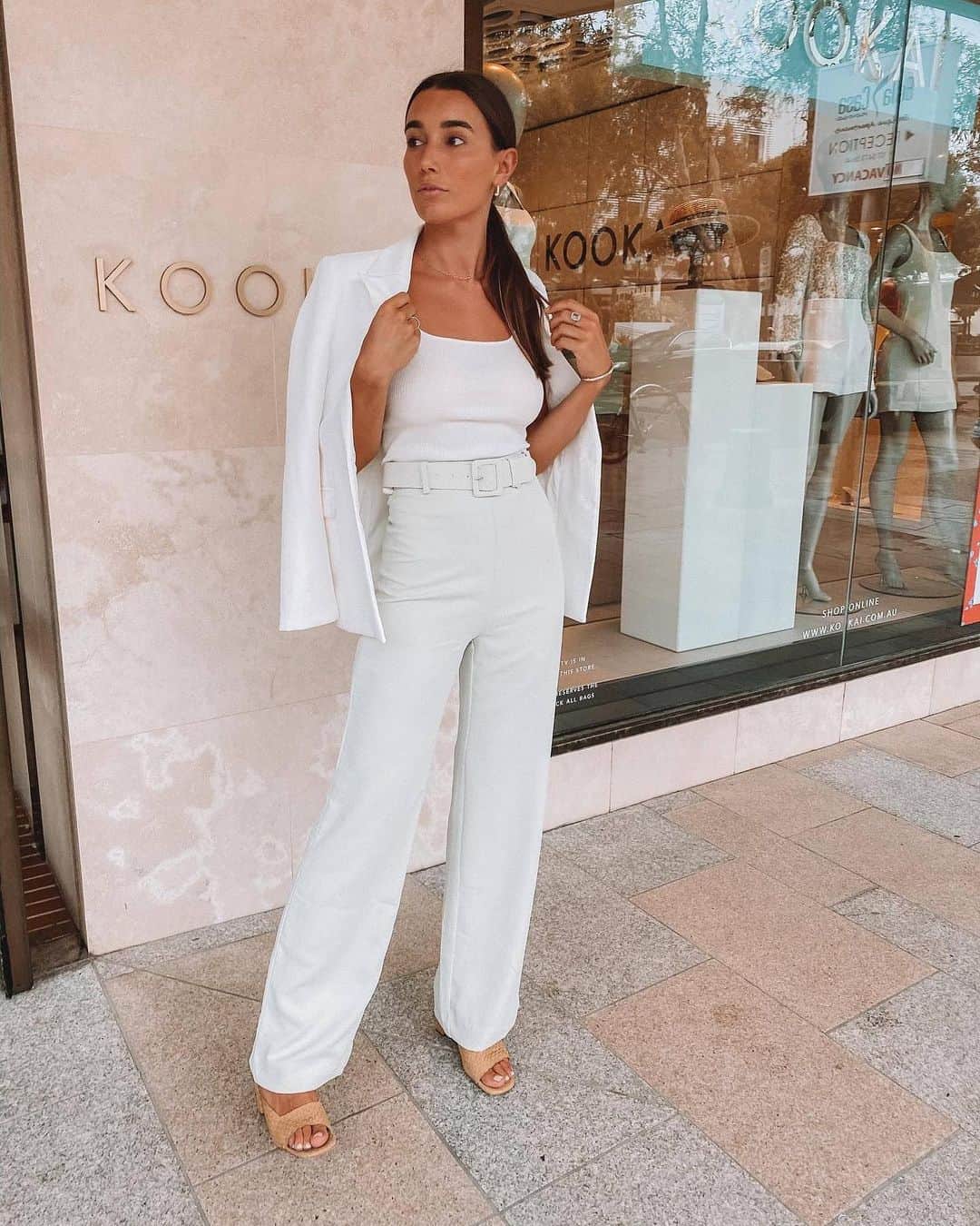 クーカイのインスタグラム：「Ce week-end, jouez la carte de l'élégance avec le pantalon large.  #kookai #ss20 #fashion #pant」