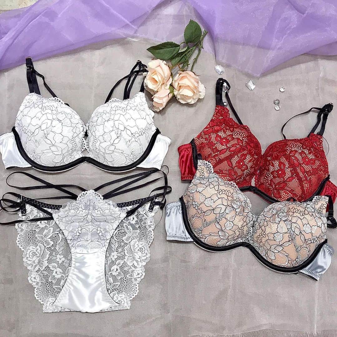 Ravijour札幌4丁目プラザ店のインスタグラム：「#ONSALE . 着け心地も良いメイクリフトの形。 レーシーアリュール‼️ 詳しくはTOPのURLからブログをチェックして下さい😉  #ravijour #ラヴィジュール #ravijourstaff  #ravijoursapporo  #ravijouroffcial  #新作 #ランジェリー #pivot #ピヴォ」