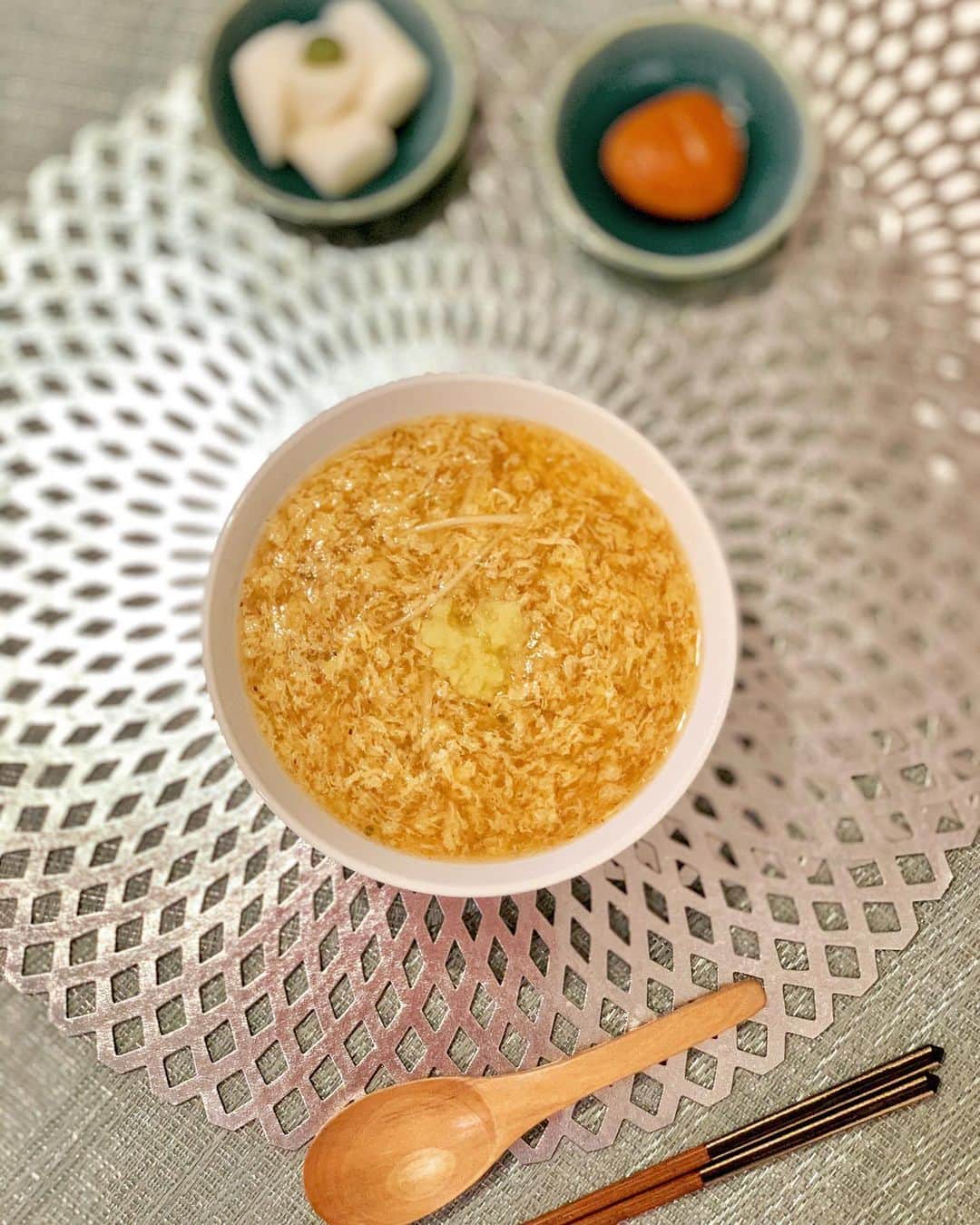 のインスタグラム：「* おうちご飯 麺シリーズ🍜🍝🍥 * •京都の岡北風けいらんうどん •和風冷麺 •慈華のテイクアウト酸辣麺 •トマトつけ麺 •鶏南蛮蕎麦 •ボロネーゼパスタ •稲庭うどん冷 •冷やし中華 * 暑いと麺に偏ってしまう☀️ 今日はどうしようかな、、 * #おうちご飯 #麺 #ラーメン #うどん #稲庭うどん #蕎麦 #冷やし中華 #冷麺 #ボロネーゼ #パスタ #つけ麺 #酸辣湯麺 #岡北 #慈華 #テイクアウト」