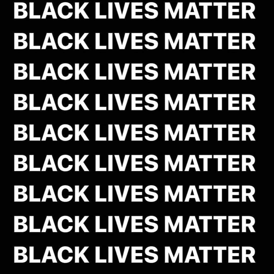 ドウツェン・クロースのインスタグラム：「I have privilege as a white person because I can do all of these things without thinking twice:  I can go birding (#ChristianCooper) I can go jogging (#AmaudArbery) I can relax in the comfort of my own home (#BothemSean and #AtatianaJefferson) I can ask for help after being in a car crash (#JonathanFerrell & #RenishaMcBride) I can play loud music (#JordanDavis) can have a cellphone (#StephonClark) I can leave a party to get to safety (#JordanEdwards) I can play loud music (#JordanDavis) I can sell CDs (#AltonSterling) I can sleep (#AiyanaJones) I can walk from the corner store (#MikeBrown) I can play cops and robbers (#TamirRice) I can go to church (#Charleston9) I can walk home with Skittles (#TrayvonMartin) I can hold a hair brush while leaving my own bachelor party (#SeanBell) I can party on New Years (#OscarGrant) I can get a normal traffic ticket (#SandraBland) I can lawfully carry a weapon (#PhilandoCastile) I can break down on a public road with car problems (#CoreyJones)  I can shop at Walmart (#JohnCrawford) I can have a disabled vehicle (#TerrenceCrutcher) I can read a book in my own car (#KeithScott) I can be a 10yr old walking with our grandfather (#CliffordGlover) I can decorate for a party (#ClaudeReese) I can ask a cop a question (RandyEvans) I can cash a check in peace (YvonneSmallwood) I can take out my wallet (AmadouDiallo) I can run (WalterScott) I can breathe (EricGarner) I can live (FreddieGray) I can sleep in my own bed (BreonnaTaylor) I CAN BE ARRESTED WITHOUT THE FEAR OF BEING MURDERED(#GeorgeFloyd) White privilege is real. Take a minute to consider a Black person’s experience today.” #blacklivesmatter #humanityfirst  #repost @inezandvinoodh @juliannemoore * I have copied and pasted this text...Please do the same」