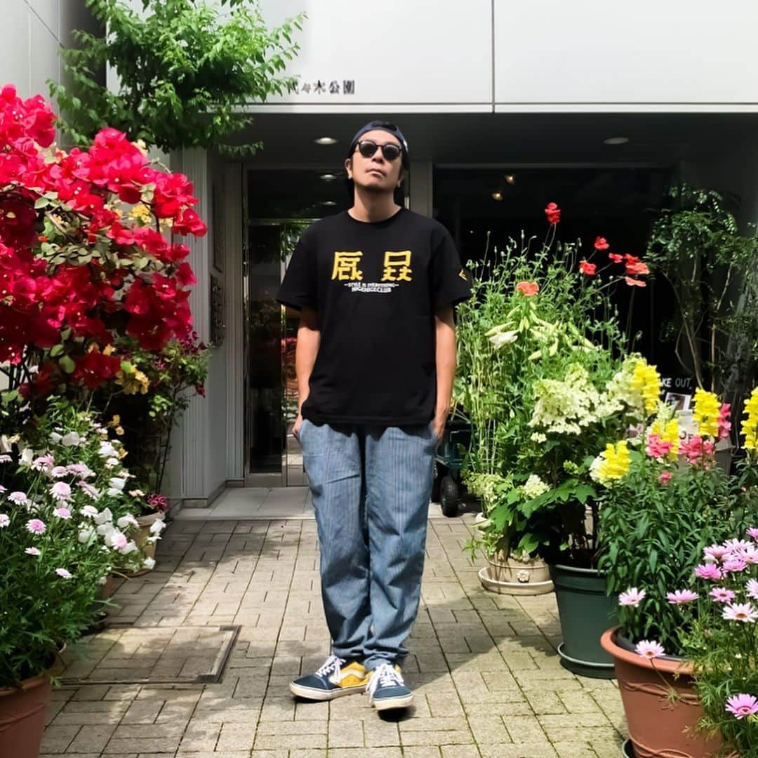 Shun さんのインスタグラム写真 - (Shun Instagram)「近影🕶 マスクは着けてますので。 未だライブ無きこんな状況でも先のことが楽しみになれるようなあれこれをたくさん考えてます。 音楽は止まらないぜ！ #TOTALFAT #待ち合わせはライブハウスで」5月30日 18時27分 - totalfat.shun