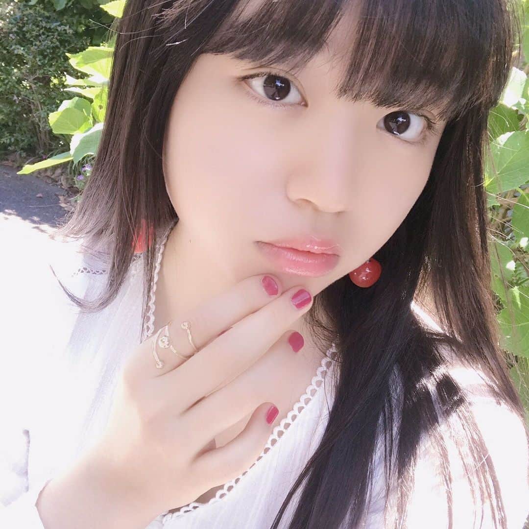 吉田万葉のインスタグラム：「チェリーのイヤリング🍒 最近こゆ雰囲気のお洋服や小物にすーぐ惹かれちゃう︎︎︎︎☺︎ ‪‪❤︎‬ #ワンピース #チェリー #fashion #sjk #jk #girl #Instagram」