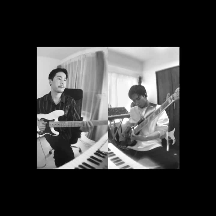 TENDREのインスタグラム：「// fender - ULTRA TEST DRIVE SESSIONS // TENDRE × KAZUKI ARAI ‪(King Gnu)  カズキとトラックメイクしながら、この時代だからこそ格好いいものを目指してセッションしました。‬ ‪ぼくはシンガーでありベーシストです‬。 ‪ありがとうカズキ、有難うfender  track：TENDRE / @kazukiarai_  mix：@shinsakiura_tokyo  planning：@fender / @fender_jp  FULL ver. on YouTube _ LINK IN BIO」