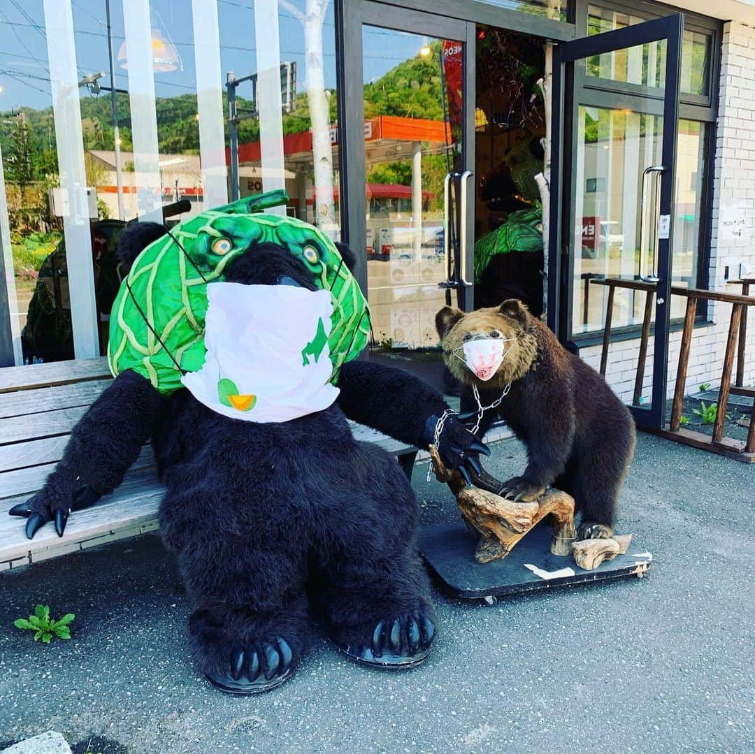 メロン熊【公式】のインスタグラム：「感染対策は徹底しました  #メロン熊  #感染症対策  #感染予防  #マスク #夕張 #メロン  #北海道」
