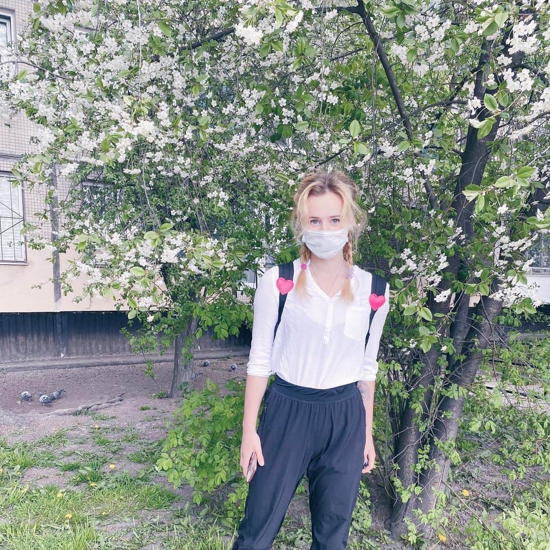 セラフィマ・サハノヴィッチのインスタグラム：「🌸 каждый день имеет своё чудо🌸  Посмотрела аниме «волейбол» , отлично мотивирует ☺️ кому не хватает мотивации - советую🌸」
