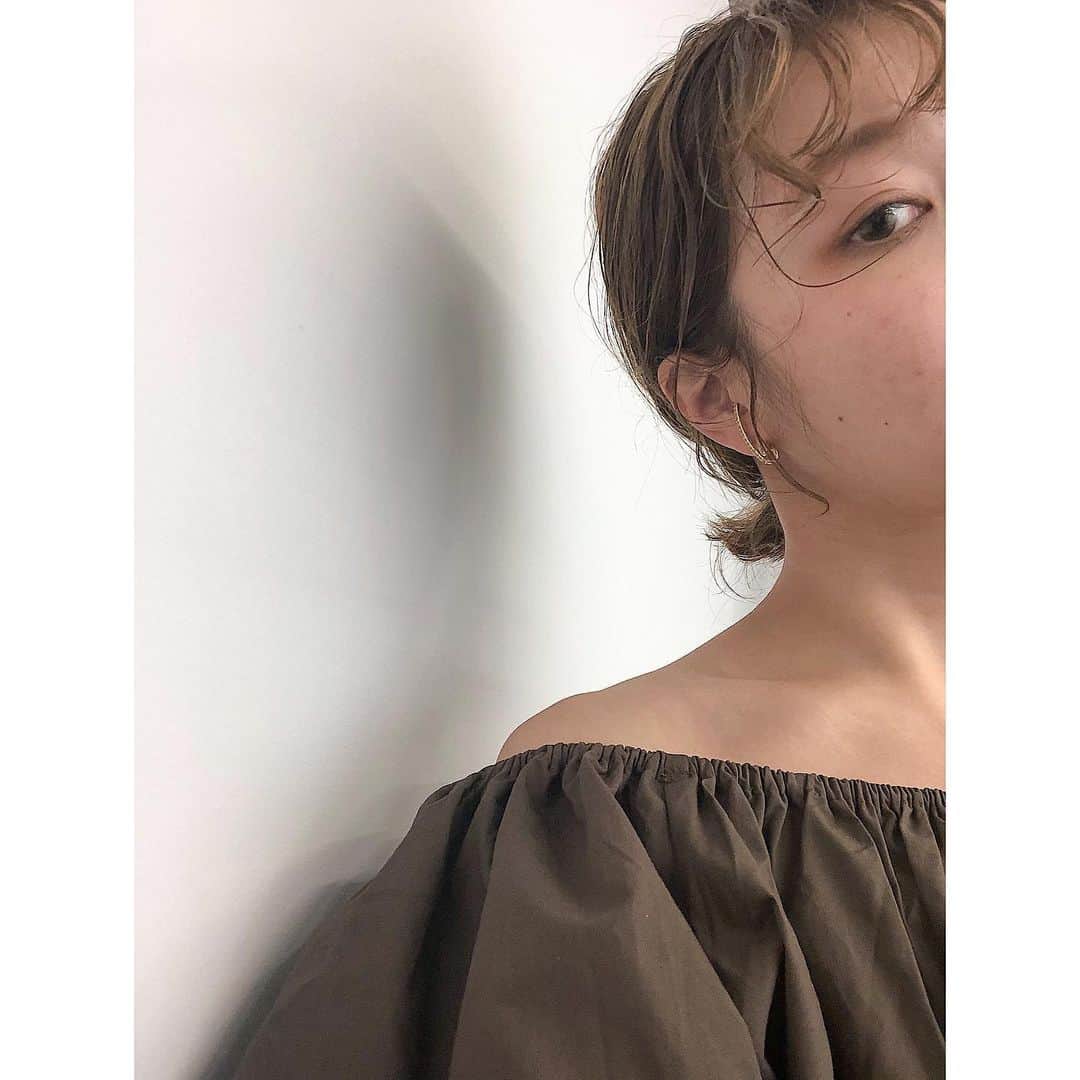 北岡りえのインスタグラム：「orange make🍊 花粉症かなにかで顔赤くなってきたので🤧目と眉だけメイクしてます ⋆͛」