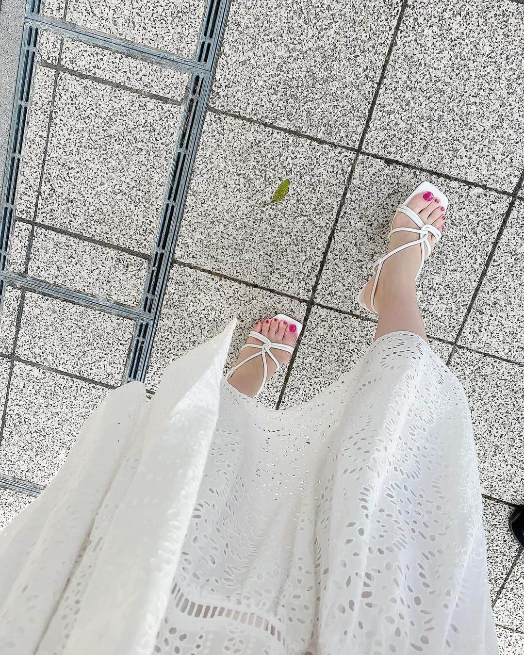 寿春花果さんのインスタグラム写真 - (寿春花果Instagram)「足元も#white  @zara のホワイトサンダル👡」5月30日 19時32分 - hanaka_yu