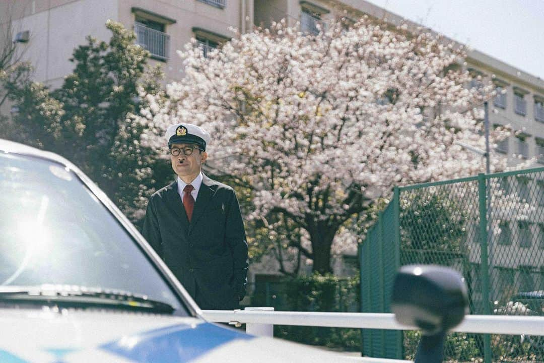 岩井ジョニ男さんのインスタグラム写真 - (岩井ジョニ男Instagram)「いつもご乗車ありがとうございます。  #岩井ジョニ男 #ジョニ男 #ジョニスタグラム #jonistagram #イワイガワ #浅井企画 #サラリーマン #東京 #kanagawa #yokohama #横浜 #元町中華街 #オイルショック #タクシードライバー #taxi #taxidriver  #セクシードライバー #外出自粛前に撮影しました #岩井眼鏡店 #km01 #workwearsuit  @workwearsuit  #instagram  #instagood  #model #cool #cooljapan」5月30日 19時31分 - iwaigawa_jonio_iwai