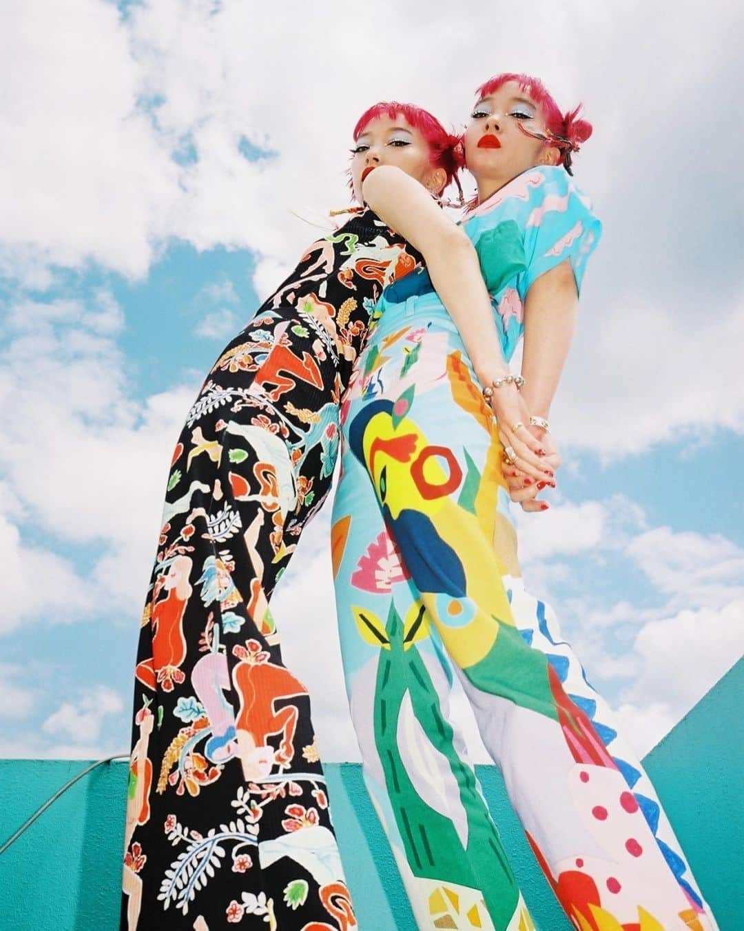 AYAさんのインスタグラム写真 - (AYAInstagram)「I feel summer in the air🌴☀️🏄🏼‍♀️ @mirandamakaroff × @desigual  Photo by @fiiiiiish  Hairmake by @katohairmake  #mirandalovesdesigual ❤️」5月30日 19時32分 - ayaxxamiaya