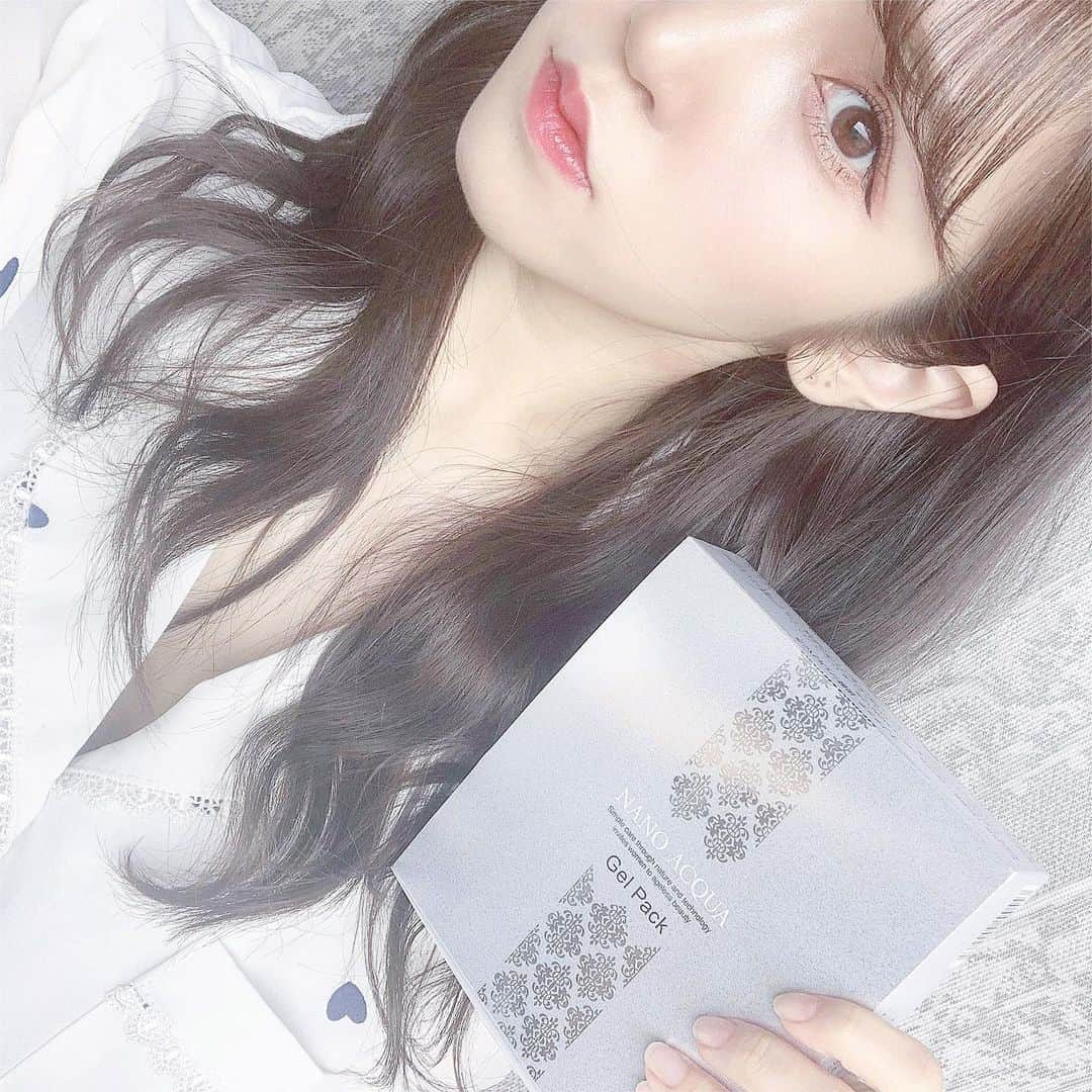 五十嵐茉優さんのインスタグラム写真 - (五十嵐茉優Instagram)「ㅤ 最近感動してめっちゃはまってる ジェルと粉末を混ぜて作る生炭酸のジェルパック🧖🏻‍♀️💓 ㅤ 自分で作る系のパックを何気にまだ 使ったことなかったので初体験でした！ パック中ねポカポカお肌が温かく感じがして 気持ちよくてわたしは眠くなっちゃう😂 使った後はモチモチになった！ 作るの楽しいし何かお肌にいいことしてる〜って 気分になります🥰💭 ㅤ 初回はお試しで５回分のキットが購入できるから とってもおすすめです♡ ↪︎ @favorina_official  クーポンコード ｟co2｠を使うと さらに500円offになるよ！  #炭酸ジェルパック #炭酸パック #炭酸美容 #ナノアクア #favorina #フェヴリナ #pr #スペシャルケ #美肌ケア #生パック #半身浴のお供 #ながら美容」5月30日 19時44分 - mau08us