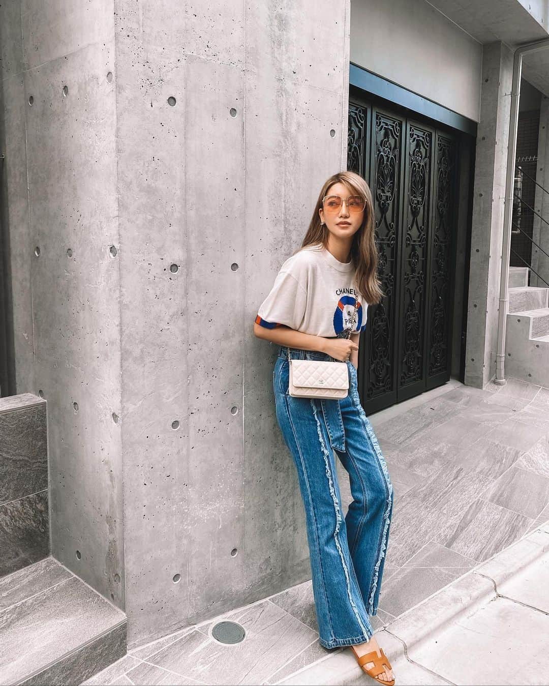 Kanna♡Ivyさんのインスタグラム写真 - (Kanna♡IvyInstagram)「When you met a good photographer  Everything is perfect ♡ SALAがとってもステキな写真を撮ってくれたの。ありがとうふふふ🌹 @i._am_sarah . . . #chanelfashion #jeans #style #love #beautiful #currentlywearing #lookbook #wiwt #whatiwore #whatiworetoday #ootdshare #outfit #clothes #wiw #mylook #fashionista #todayimwearing #instastyle #instafashion #outfitpost #fashionpost #todaysoutfit #fashiondiaries #ファッション #おしゃれさんと繋がりたい #コーデ」5月30日 19時54分 - kkkkkkanna