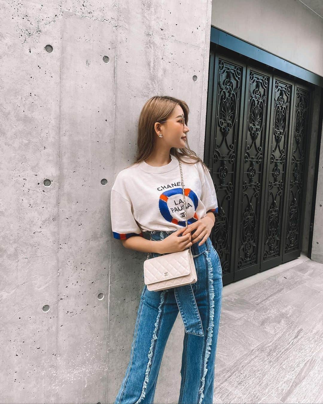 Kanna♡Ivyさんのインスタグラム写真 - (Kanna♡IvyInstagram)「When you met a good photographer  Everything is perfect ♡ SALAがとってもステキな写真を撮ってくれたの。ありがとうふふふ🌹 @i._am_sarah . . . #chanelfashion #jeans #style #love #beautiful #currentlywearing #lookbook #wiwt #whatiwore #whatiworetoday #ootdshare #outfit #clothes #wiw #mylook #fashionista #todayimwearing #instastyle #instafashion #outfitpost #fashionpost #todaysoutfit #fashiondiaries #ファッション #おしゃれさんと繋がりたい #コーデ」5月30日 19時54分 - kkkkkkanna