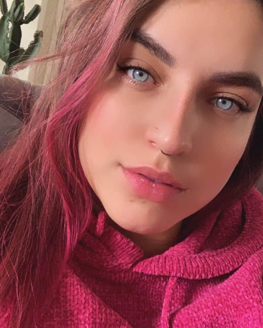 Bruna Unzuetaのインスタグラム：「Agora só uso rosa pra combinar kkkkk」