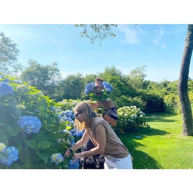 ジュリー・ヘンダーソンさんのインスタグラム写真 - (ジュリー・ヘンダーソンInstagram)「Hiding in plain sight 🌸」6月28日 23時04分 - juliehenderson32