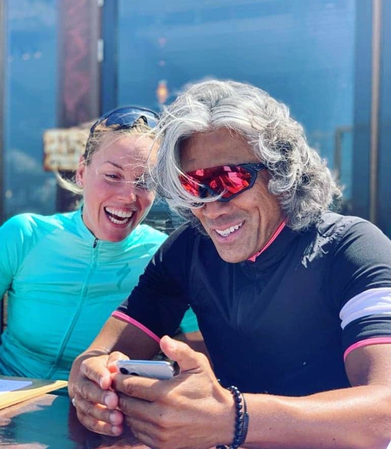 のインスタグラム：「Probably showing me Puppy videos... 🐶 😍😂❤️ . . . #MyMrGrey #CruyffCycleCommunity 📸 : @sannekleijwegt」
