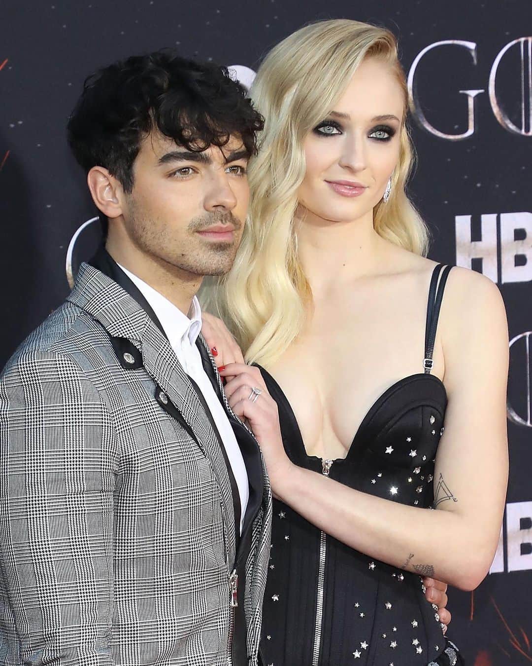 Teen Vogueさんのインスタグラム写真 - (Teen VogueInstagram)「Inconceivable!! Joe Jonas and Sophie Turner are starring in a remake of the classic #PrincessBride 👀 but with a very 2020 twist. Read more at the link in bio.」6月28日 23時18分 - teenvogue