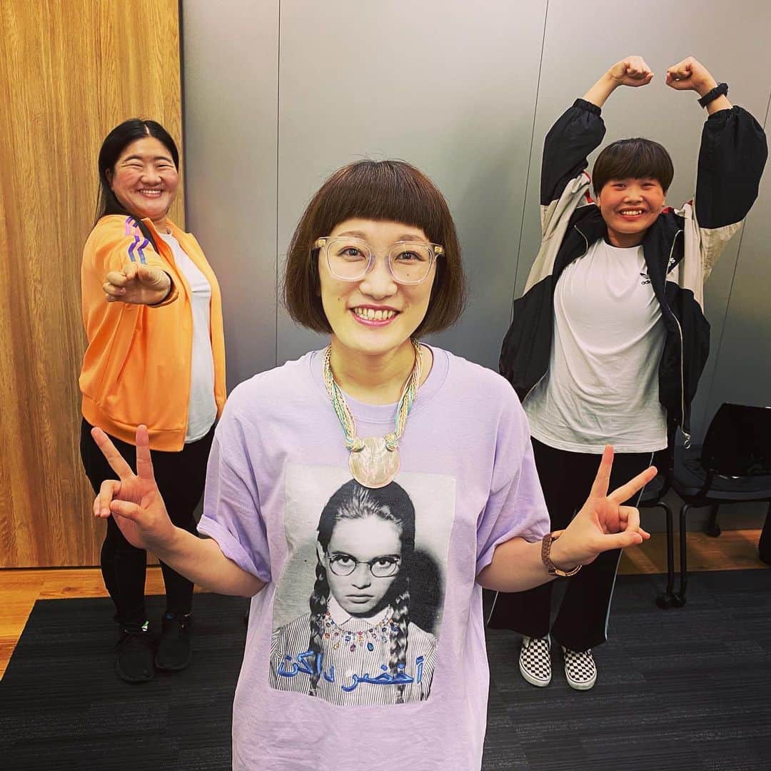 松浦志穂のインスタグラム：「今日は久しぶりの #吉本坂46  のまつりちゃん活動でした。るーやにも久しぶりに会えて嬉しい嬉しいでした㊗️㊗️ 今日はリモートトーク会ということでしたが同郷の山形県から参加してくれた男性がいて、前も握手会に参加してくれてたような？と思ってそれを伝えたうえで「すみません何となくしか覚えてなくて、、！！😢😢」 と言ったら「全然大丈夫です。僕もそんなに覚えてもらおうとは思ってないんで」 と言われたのが笑っちゃった🙃🙃山形県の人面白いーーーー㊗️㊗️㊗️ ・ #吉本坂46  #リモートトーク会 #次は7月12日 #みこしの皆さんお待ちしてます」