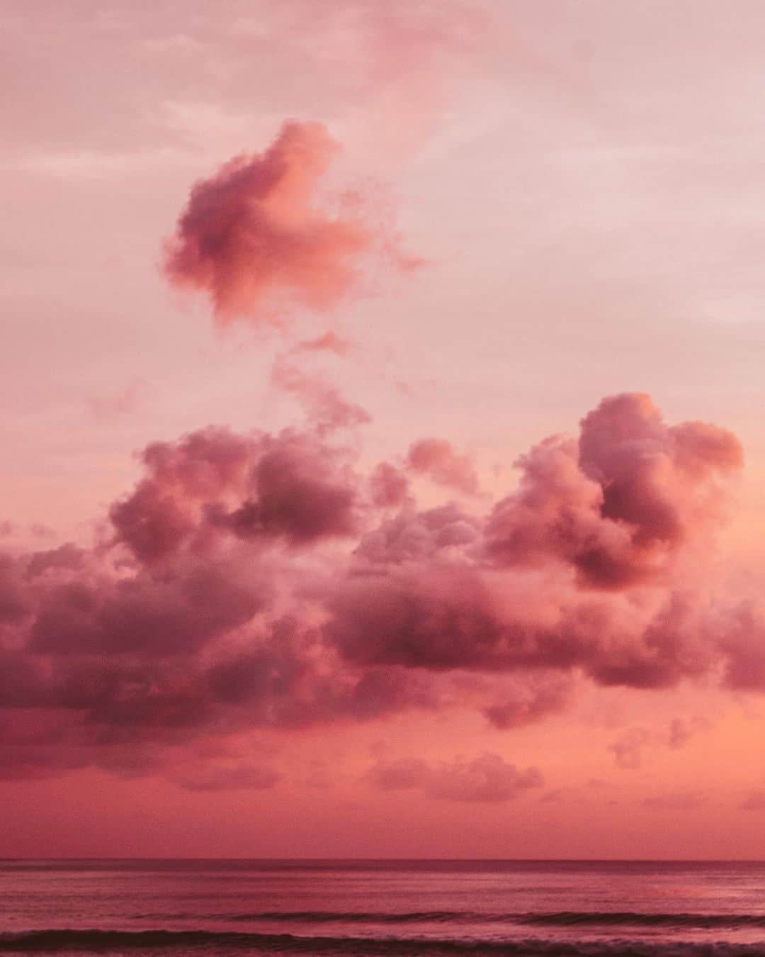 リリー＝ローズ・メロディのインスタグラム：「Those Balinese sunsets ✨」