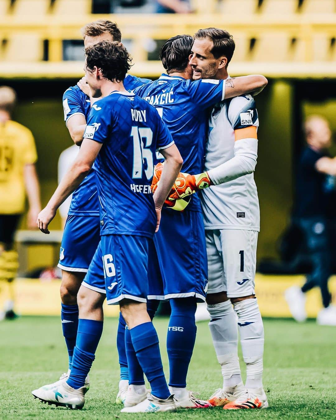 TSG1899ホッフェンハイムさんのインスタグラム写真 - (TSG1899ホッフェンハイムInstagram)「Can't get enough of this 🤤 #LeTSGo #bvbtsg #bundesliga #tsg」6月28日 23時56分 - tsghoffenheim