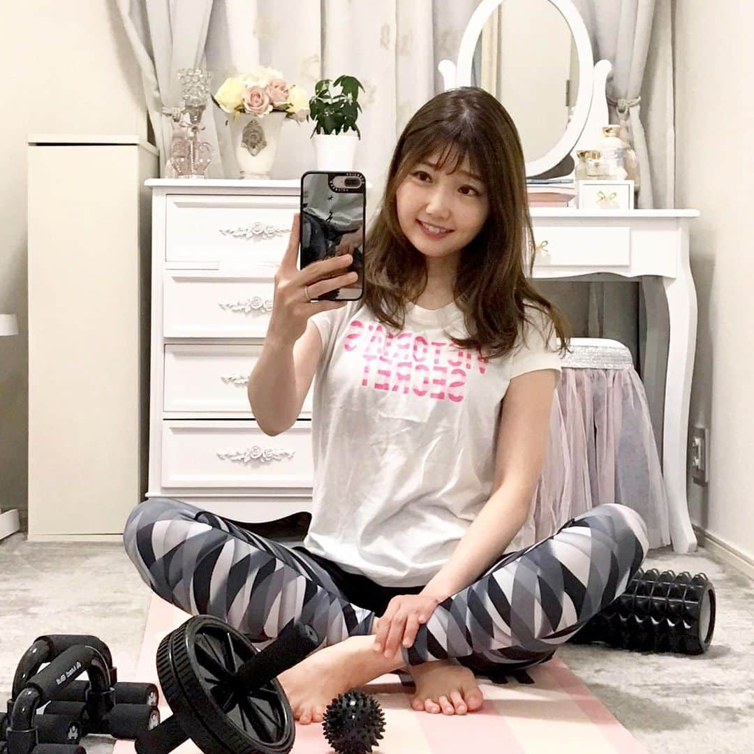 橘珠里さんのインスタグラム写真 - (橘珠里Instagram)「🏋🏻‍♀️🧘🏻‍♀️🤸🏻‍♀️💪🏻🏃🏻‍♀️ ⋆ 最近は 家の中でよく身体を動かしています ⋆ YouTubeの #筋トレ 動画もたくさんあって便利ですね❕ ⋆ 集中してやっているのは、#腹筋 ( #ウエスト )と、#二の腕 の運動 ⋆ 現在はまだ"ぷにぷに"なので、継続してちょっとでもスッキリしていくと良いです…✰︎ ⋆ 肌を出す季節に、引き締めと同じように大事な、#お肌のケア ✨ ⋆ おすすめの # #脱毛サロン 『 #銀座カラー 』( @ginzacalla_official ) さんでは、月額3,000円で全身脱毛ができますよ👍🏻 ⋆ 気になる方は、公式アカウント『 @ginzacalla_official 』 URLから、キャンペーン情報のcheckや、無料カウンセリング予約ができます🍀 *----*----*----*----* #脱毛 #全身脱毛 #顔脱毛  #ムダ毛処理 #美肌ケア #美肌 #素肌ケア #肌見せ #ダイエット #ムダ毛ケア #むだ毛処理 #vio脱毛 #スキンケア #すべすべ肌 #痩せたい #運動 #おうちジム #筋トレ女子 #夏の準備 #callaPR #ginzacalla #skincare」6月28日 23時57分 - jurinu