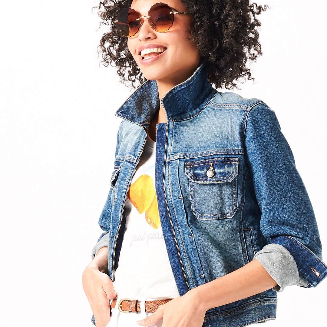 ロック&リパブリックのインスタグラム：「This jean jacket = the perfect summer layering piece. Check out the full look and more styled by @christineandrew for The Outfit Bar at Kohl’s. #Kohls #ootd」