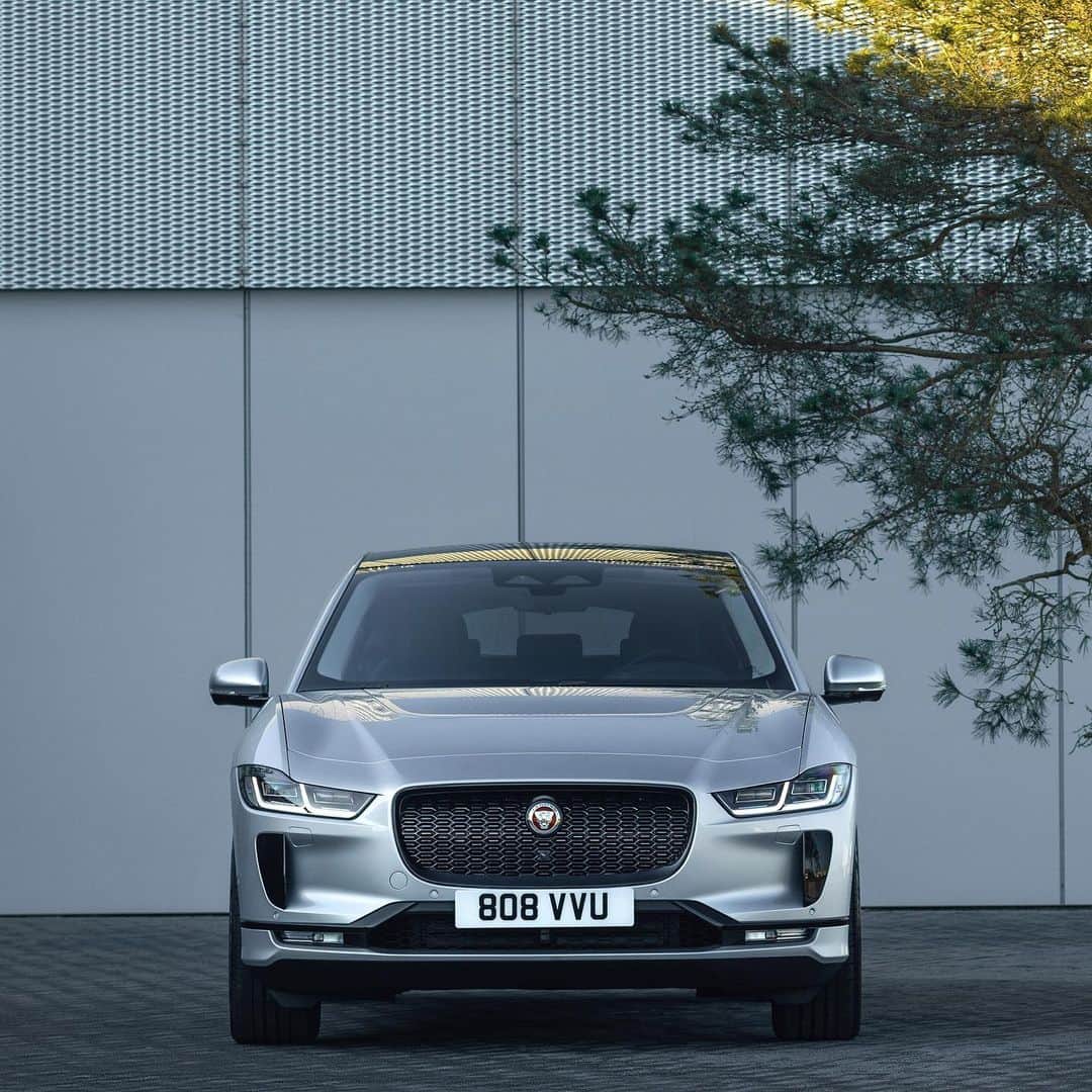 Jaguarさんのインスタグラム写真 - (JaguarInstagram)「The all-electric #Jaguar #IPACE is now available with an optional wireless device charging pad and signal boosting technology, ensuring your phone’s signal remains stronger for longer. Search 'Jaguar I-PACE' to explore the full range of updates for 2020.  #Electric #EV #Premium #Luxury #Performance #SUV #AWD #ElectricCars #Technology #CarsofInstagram」6月29日 0時12分 - jaguar