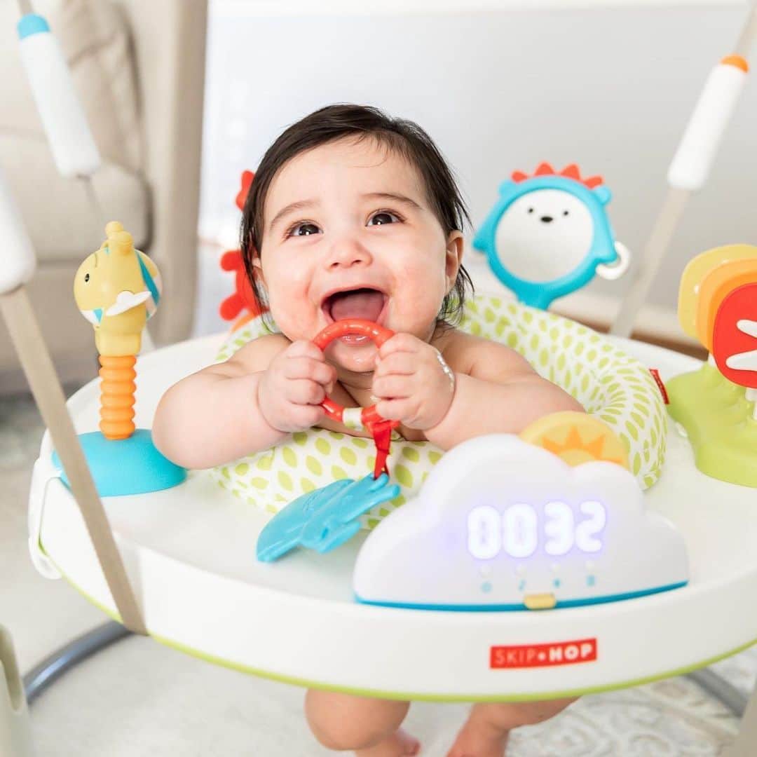 Skip Hopさんのインスタグラム写真 - (Skip HopInstagram)「Jump in! 🙌 Our Explore & More Jumpscape Foldaway Jumper is fun for baby (and for you!) Just look at this smile from @aremyangelica! 😍  #jumper #indoorplay #skiphop」6月29日 0時07分 - skiphop