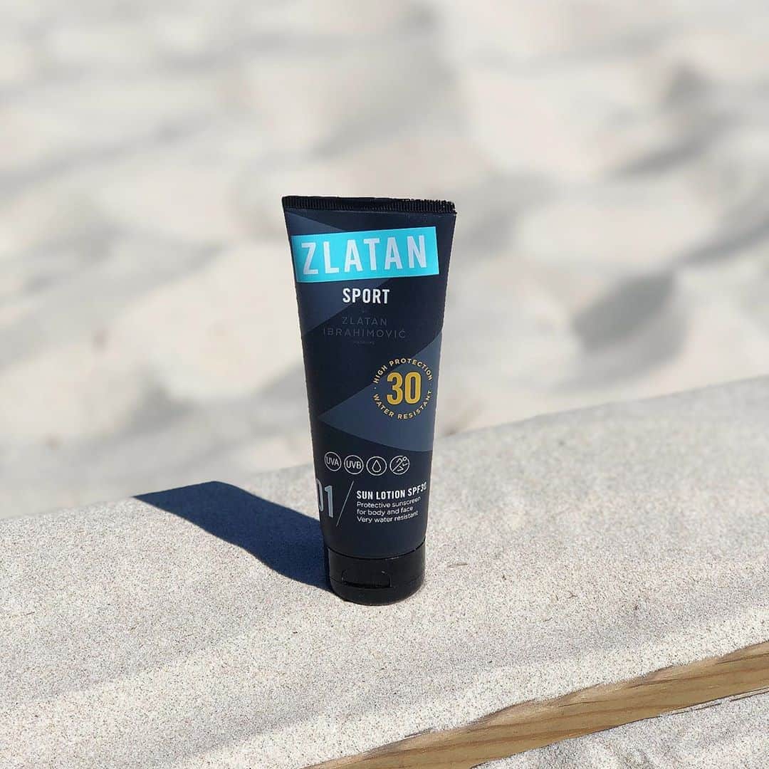 Zlatan Ibrahimović Parfumsのインスタグラム：「Your best friend on the beach!  ZLATAN SPORT Sun Lotion SPF 30 is a non-greasy sunscreen perfect for outdoor activities. It is a water resistance, moisturizing lotion with full-spectrum SPF30 protection that is effective against UVA and UVB rays. It also has added vitamins for some extra skin nouirshment and it is gentle on sensitive skin.  #zlatansport (EU Shipping Only)」