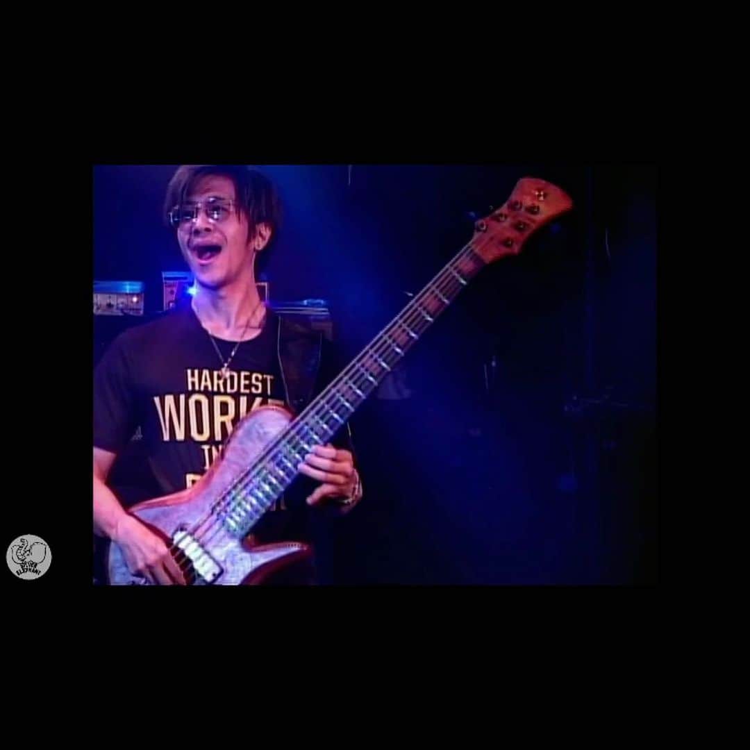 森田悠介さんのインスタグラム写真 - (森田悠介Instagram)「I realized that I should make music. Try not to forget. We had nice music time again, thanks cats! 📣You still can check live archive video from the link on my top page, please check them out☝️ #music #musicianlife #bassplayer #bassist #bajo #bajista #composer #online #gig #streaming  #jazz #fusion #progressive #improvisation #instrumental #hardestworkerintheroom #underarmour #ootd @adamovicbasses  @markbass #adamovic #adamovicbasses  #markbass #markbassamp」6月29日 0時16分 - yusukemorita_bass