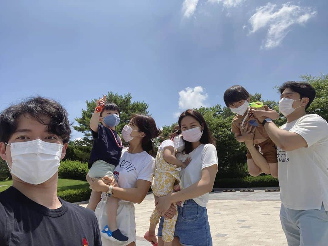 ハン・グルのインスタグラム：「즐거운 주말😃  #마스크는필수😷」