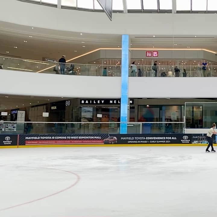 ヴォーン・チピアーのインスタグラム：「Good to know after nearly five months without skates on I can still pull this off!  #stillgotit #auraskates #teamaura #wem #firstdayback」