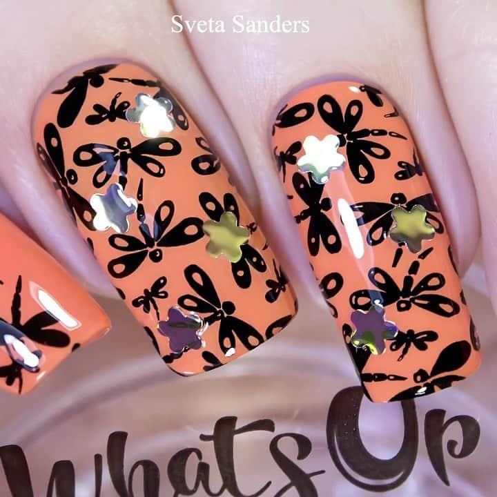 Sveta Sandersのインスタグラム：「Дизайн выполнен с помощью пластинки для стремпинга #whatsupnails B029, глиттера #FlowerGlitter и лаков Sweet Orangutan и Neither Noir, все от @whatsupnails 😘  I create the stamping nail art using products by @whatsupnails 😘The dragonflies from B029 stamping plate and beautiful Whats Up Nails Flower Glitter) and I used the Whats Up stamping polishes Sweet Orangutan и Neither Noir)」