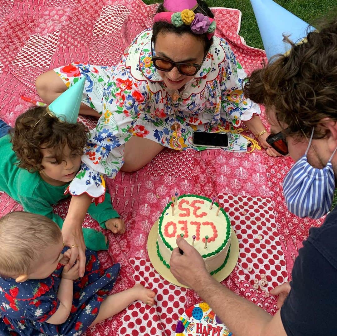オランピアルタンさんのインスタグラム写真 - (オランピアルタンInstagram)「Sunset Birthday picnic sister @cletan 💞🥳🎂3️⃣5️⃣ #oltbakery」6月29日 0時28分 - olympialetan