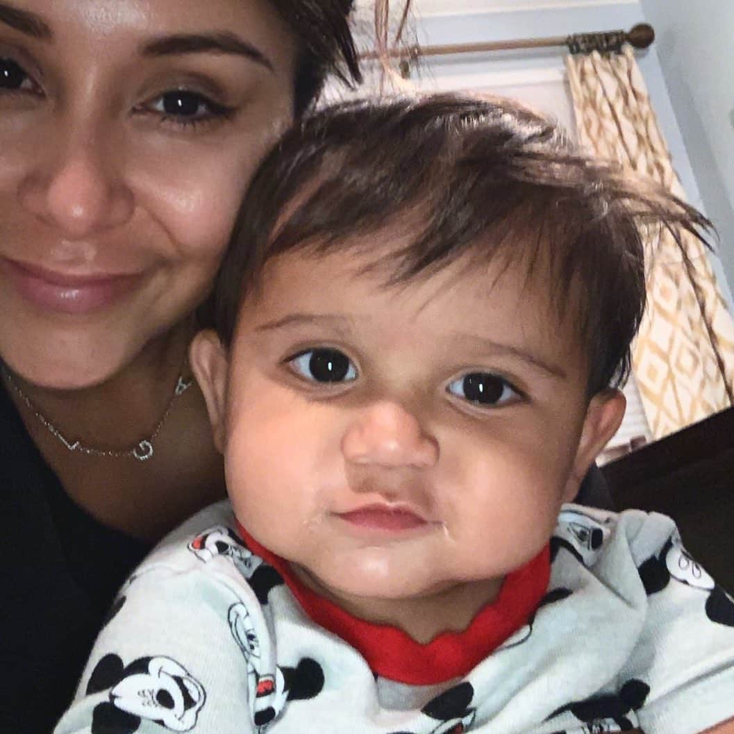 ニコール・ ポリッツィのインスタグラム：「SQUISH 🍼」