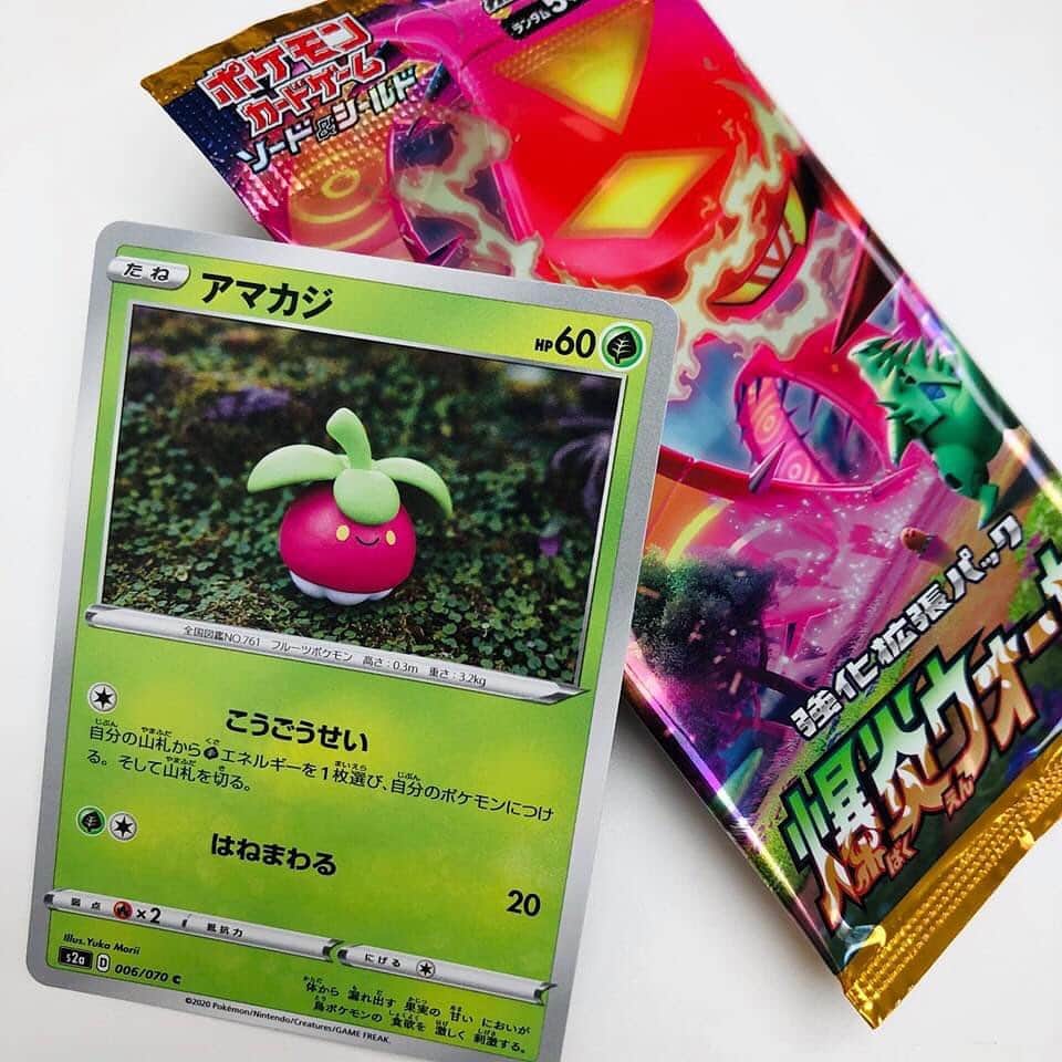 森井ユカさんのインスタグラム写真 - (森井ユカInstagram)「たねポケモンの『アマカジ』を、焼いて固める樹脂粘土で作りました。 強化拡張パック［爆炎ウォーカー］に入っている、カモよ⁈ 我的新寶可夢卡发售的！ The New Pokémon card has gone out! #ポケモンカード #ポケカ #アマカジ #pokemoncards #pokemoncard」6月28日 15時45分 - yukamorii