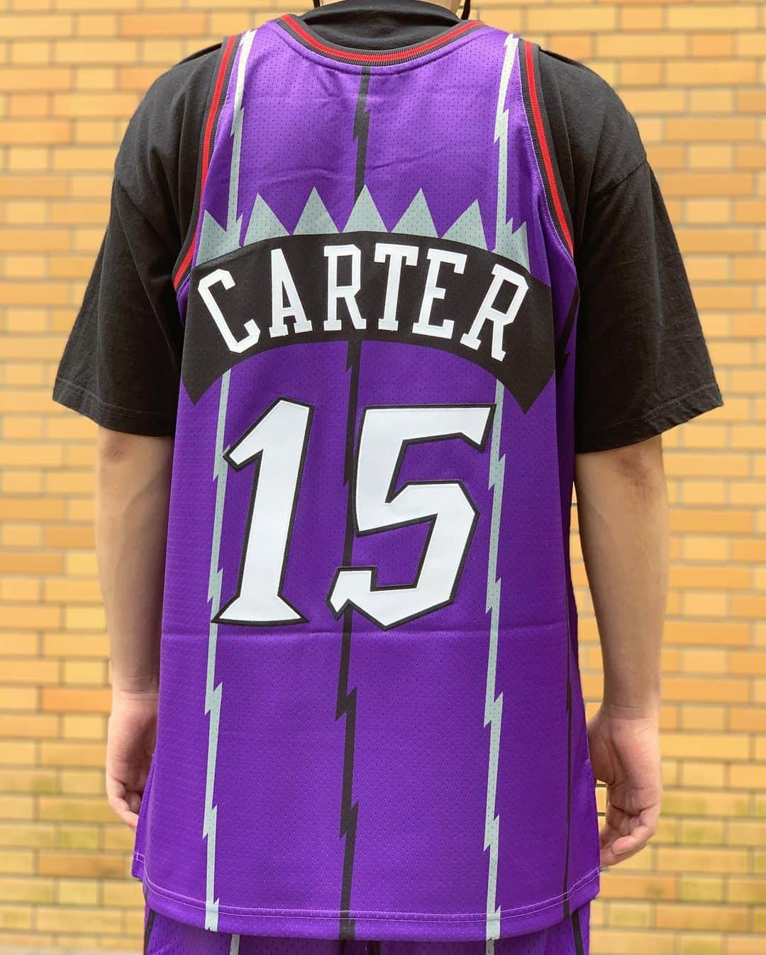 GROW AROUNDさんのインスタグラム写真 - (GROW AROUNDInstagram)「#growaroundnewarrivals  Mitchell&ness🏀 Authentic Jersey TORONTO RAPTORS 1998-99 VINCE CARTER 先日引退してしまったVINCE CARTER入荷中です。 1990年代、2000年代、2010年代、2020年代という4つの世代にまたがってプレーした初のNBA選手で、出場試合数も歴代3位の1541試合を記録、2000年のダンクコンテストは伝説ですね。」6月28日 15時39分 - growaround