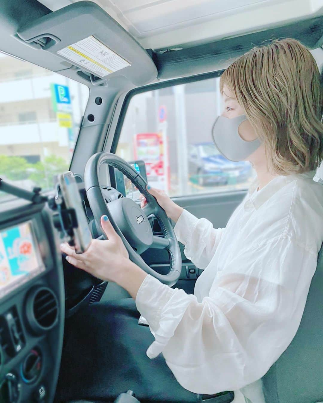 山内あいなさんのインスタグラム写真 - (山内あいなInstagram)「青空ドライブ🚗🤍🚗🤍﻿ 天気が良かったのでドッグランへ﻿ 行ってきたよ🐶🌈﻿ ﻿ おすすめのドライブコースありがとう🤍﻿ 次は遠出したいなぁ☺️✨✨﻿ ﻿ #jeep﻿ #jeepwrangler ﻿ #jeepのある生活 ﻿ #jeepgirl﻿ #jeeplife﻿ #ジープ﻿ #ジープラングラー﻿ #ジープ女子」6月28日 15時43分 - ainayamauchi3131