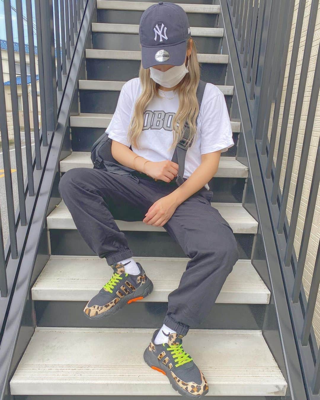acaneのインスタグラム：「・ new kicks 👟💮 ・ まじかわいい💯💯💯 あかねが福岡でいつもスニーカー買ってる @uptown_deluxe がadidasとコラボ😩🔥 デザインも履き心地もさいこうすぎ！ ・ 出会わせてくれたレイさんに感謝🔥 @warunorirei ・ ・ @uptown_deluxe #uptowndeluxe #nitejoggeruptown #ナイトジョガーアップタウン」