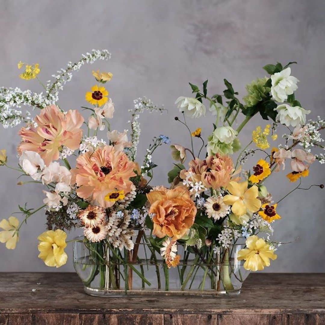 フリッツハンセンさんのインスタグラム写真 - (フリッツハンセンInstagram)「Wild flowers in an Ikebana vase by Jaime Hayon  Explore more via link in bio  Captured by @studio_darluz  #fritzhansen #ikebana #jaimehayon #vase #accessoriesbyfritzhansen #livingroomdecor  #프리츠한센  #フリッツハンセン」6月28日 16時00分 - fritzhansen